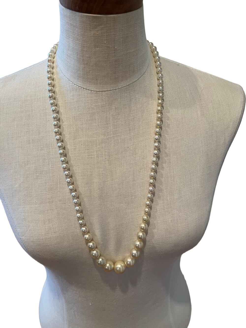 Vintage Graduated Pearl Statement necklace Cameo Clasp